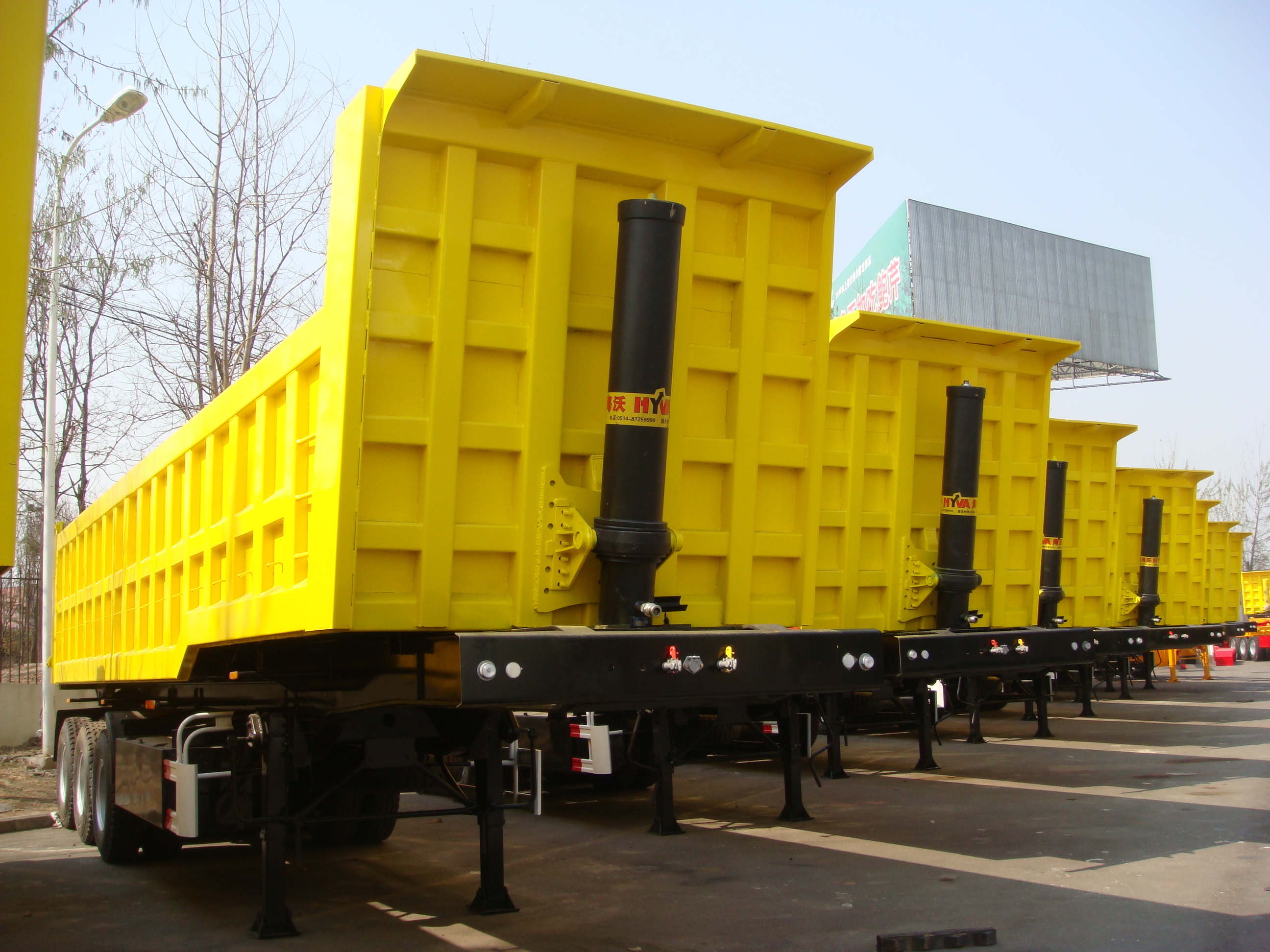 42 cbm Dump Semi-trailer with 3 BPW axles and hydraulic rear Discharge system for 80 Tons