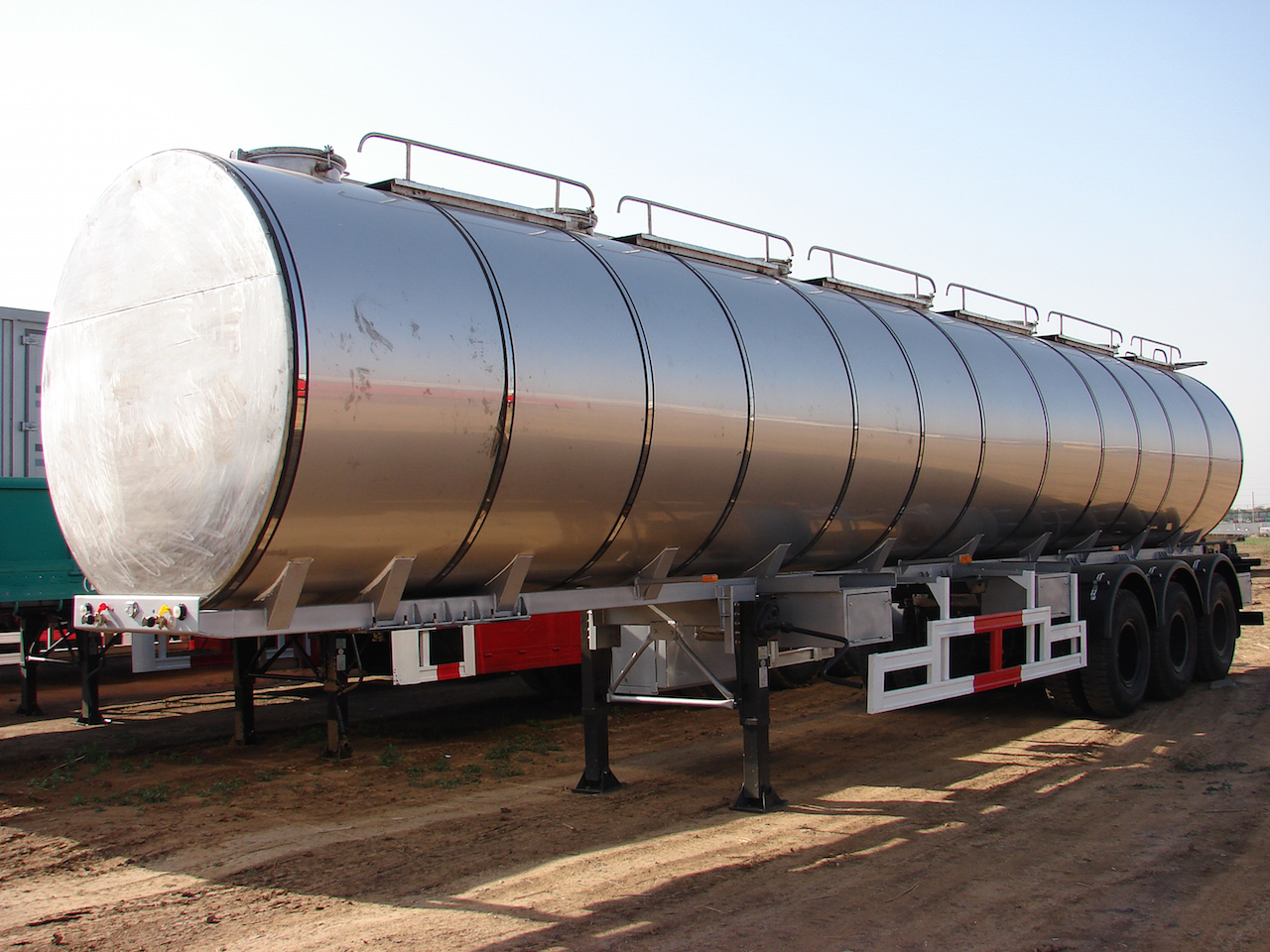 40000L Stainless Steel Insulated Tanker Semi-Trailer with 3 BPW Axles for Ice Cream